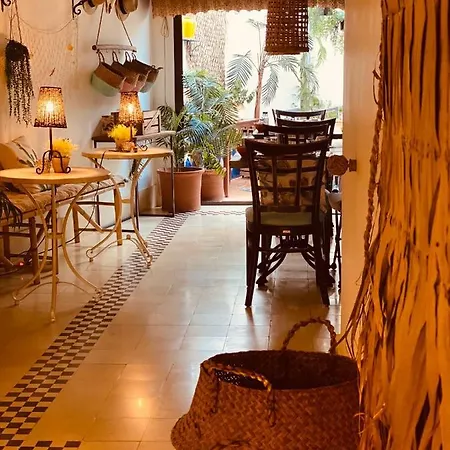 卡萨鲁伊洛佩兹酒店 2* 扎弗拉